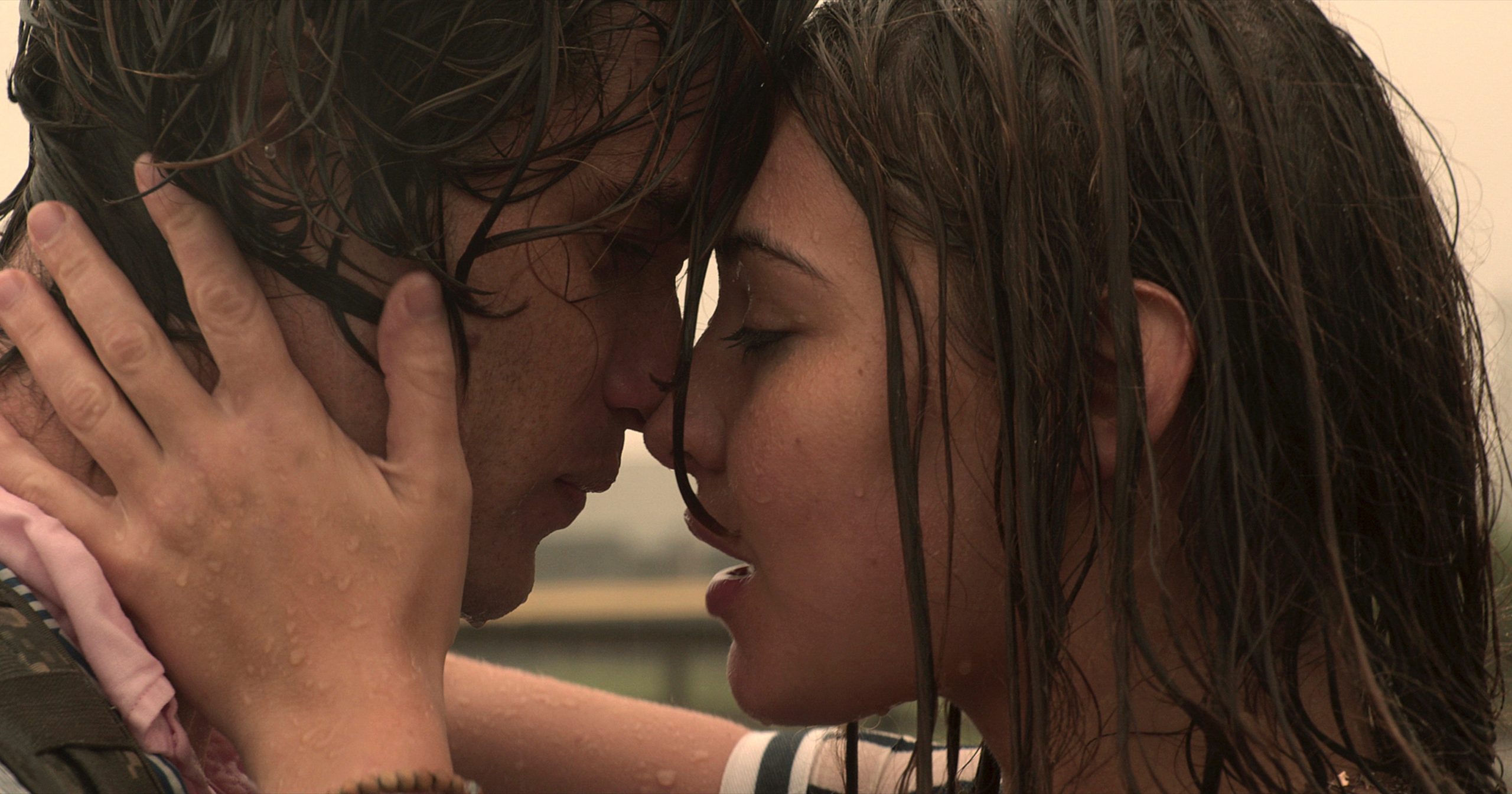 10 Reasons Why You Should be a Mysterious Lover